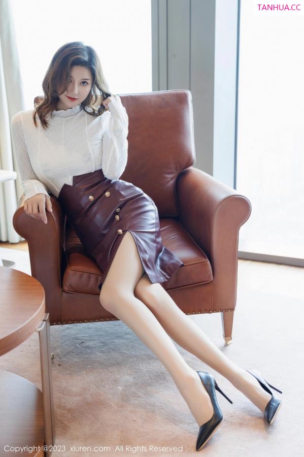   [XiuRen]高清写真图 2023.05.08 No.6693 杨可可coco 短裙美臀第14张图片